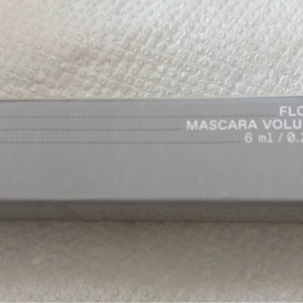 r.e.m. beauty Black Mascara - Volumizing Lash Formula